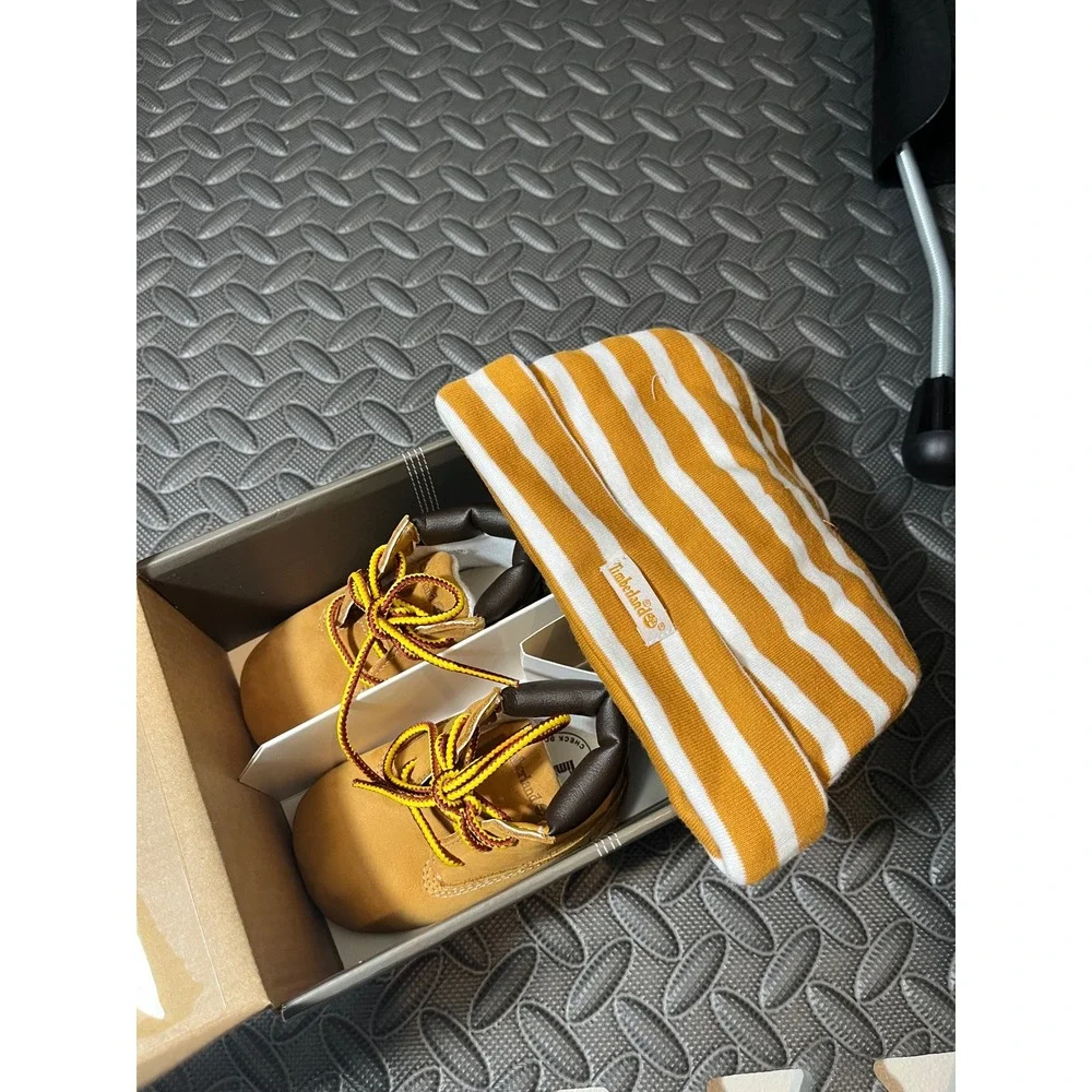 Timberland Newborn Infant Soft Bottom Wheat Toddler Shoes Crib Booties Cap Set 2